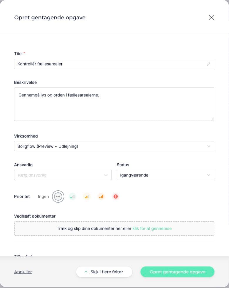 Formular til oprettelse af en gentagende opgave med titel, beskrivelse, virksomhed, ansvarlig, status og prioritet